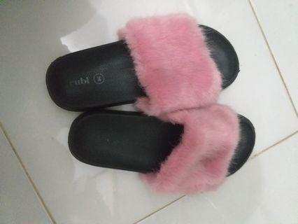 Sendal bulu rubi pink