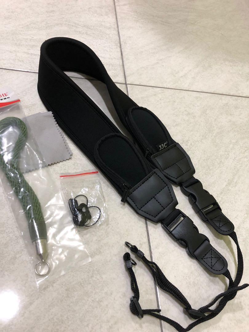 Camera Strap (Category: Cameras) located in Johor Bahru. Submitted by jiangwenn82 (Listing ID 240948336, Image 1). Description: 95% new. Reason for sale is because change to Sony A6500 from Canon 70D..
