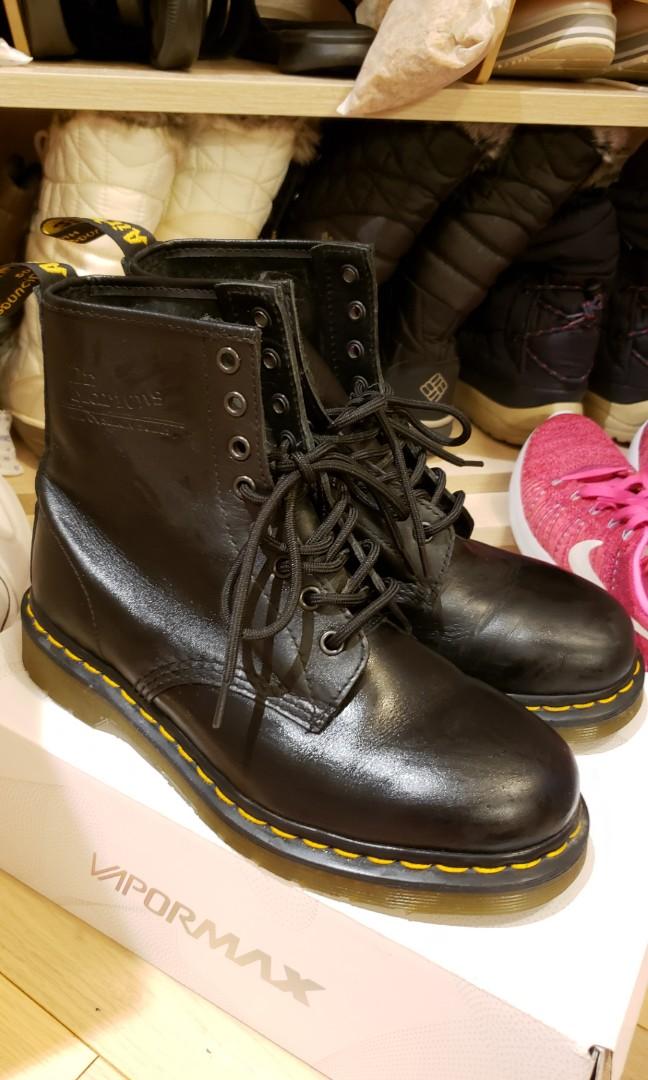 dr martens 8 hole black boot