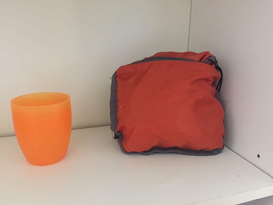 Foldable backpack （分類：旅遊 - 旅行必需品及用品）位於 Hong Kong。 由 siddrummer 提交（商品編號 240849438，圖片 1）。簡介： Brand new. Light.。