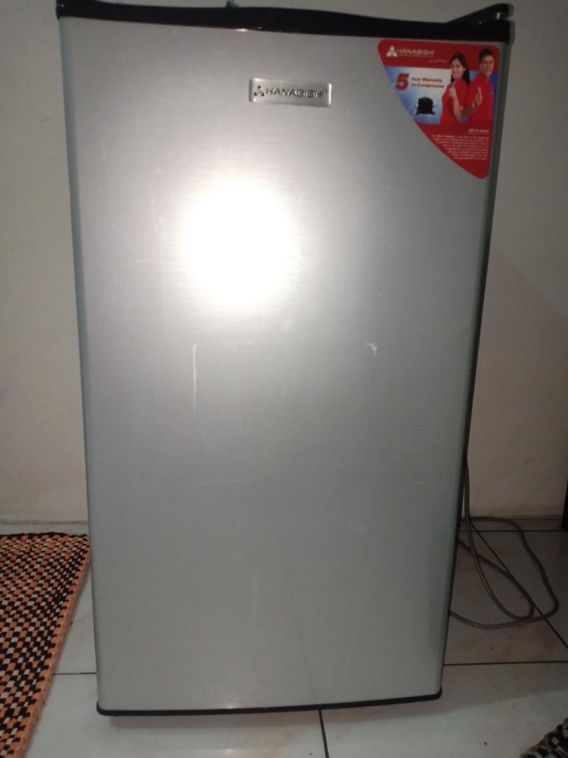 Hanabishi Hasref 33 Personal Refrigerator Home Furniture Home Appliances Refrigerators And Freezers On Carousell