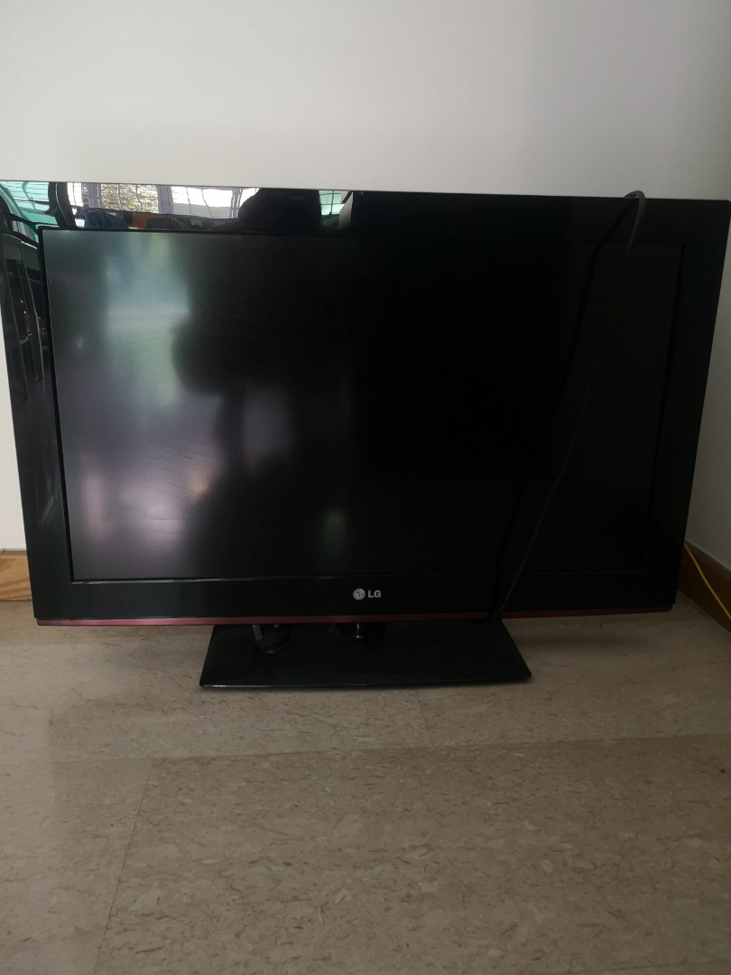 Lg Tv 32ld330 With Stand Home Appliances Tvs Entertainment