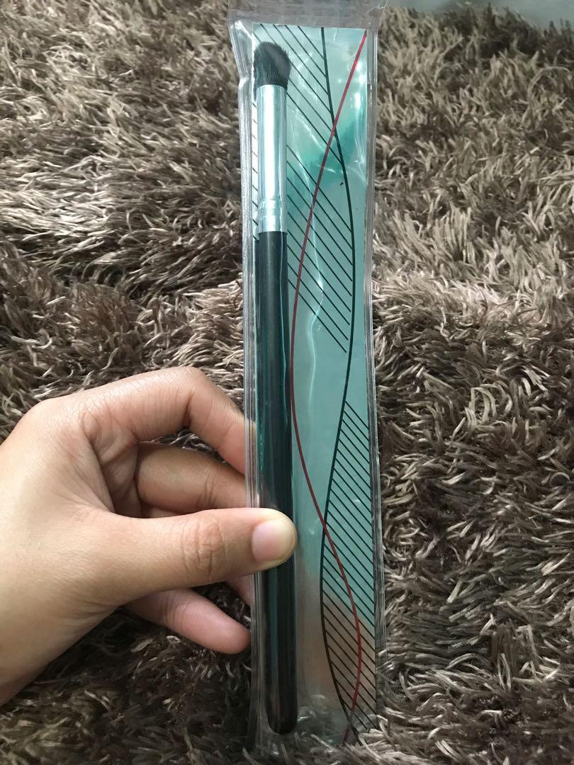 Nichido # 235 blending brush (Category: Makeup) located in Manila. Submitted by authentic_ph (Listing ID 240819428, Image 1). Description: Nichido blending brush 1x lang po nagamit for testing lang Original price: 125 Sf will be shouldered by the buyer 🥰😍.