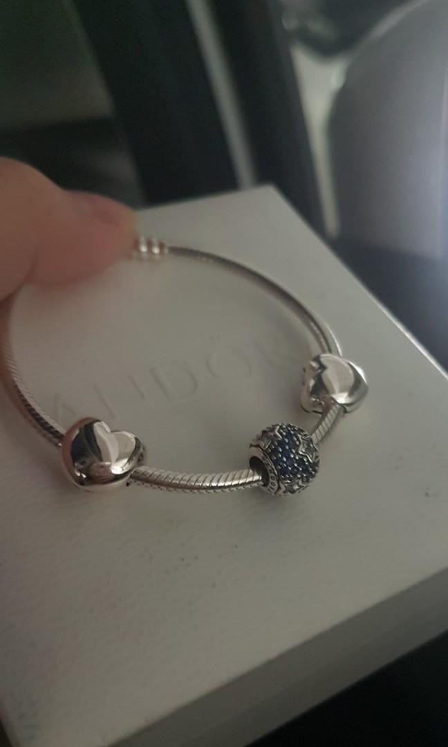 Charm bracelet clips store