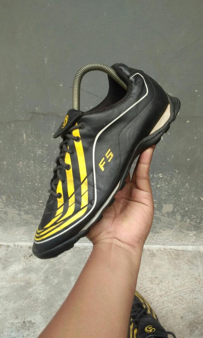 Sepatu adidas on sale f5
