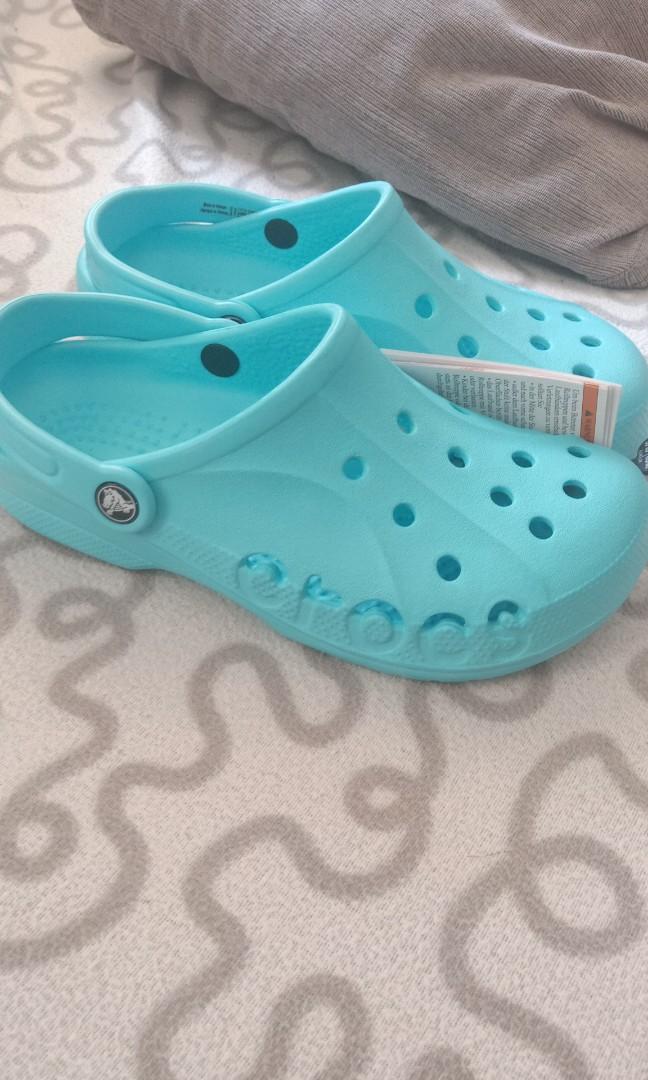 pool color crocs