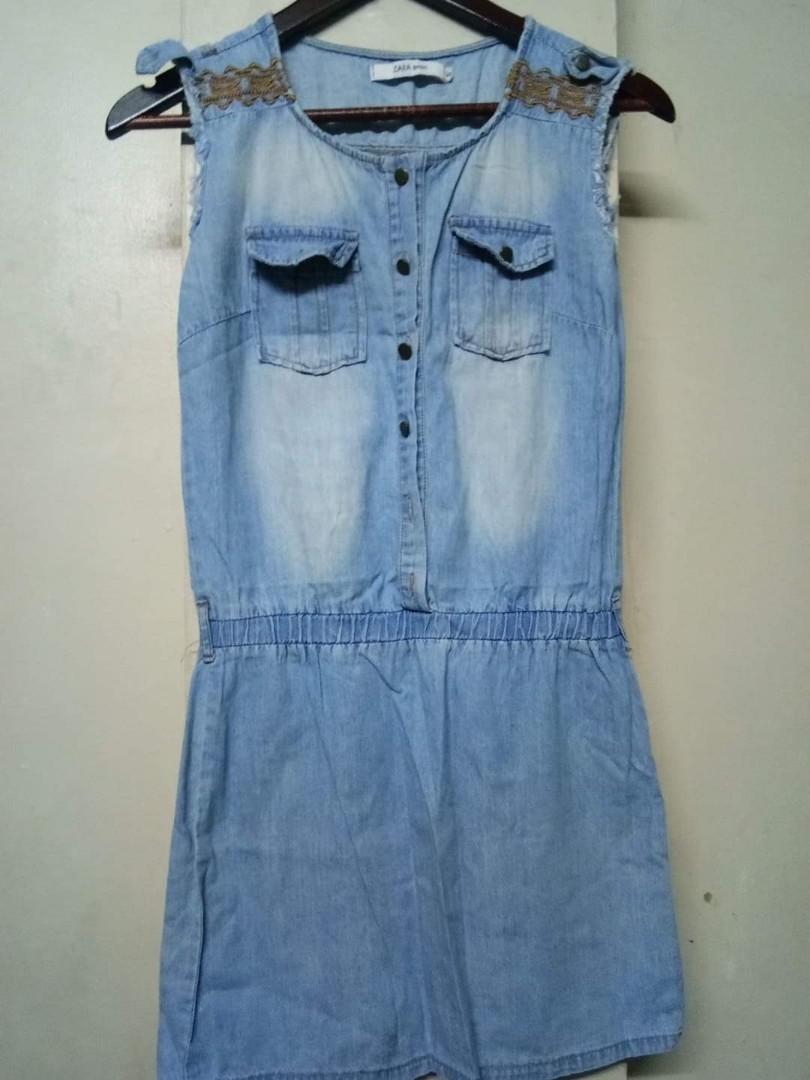 Zara basic denim dress (Category: Dresses) located in Manila. Submitted by declutterandmoveout (Listing ID 240956948, Image 3). Description: With minimal flaws,missing buttons but not noticable..