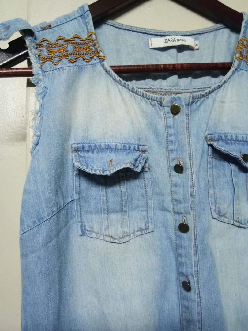 Zara basic denim dress (Category: Dresses) located in Manila. Submitted by declutterandmoveout (Listing ID 240956948, Image 2). Description: With minimal flaws,missing buttons but not noticable..