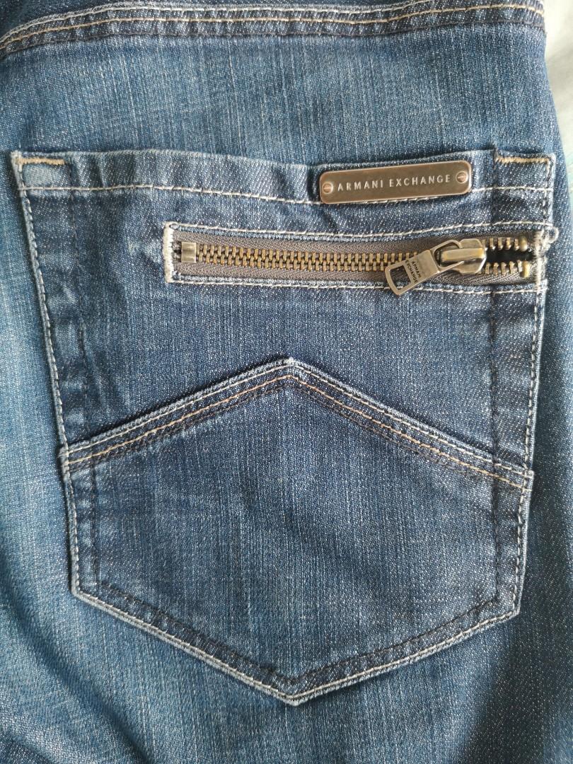 Jeans with w discount on back pocket