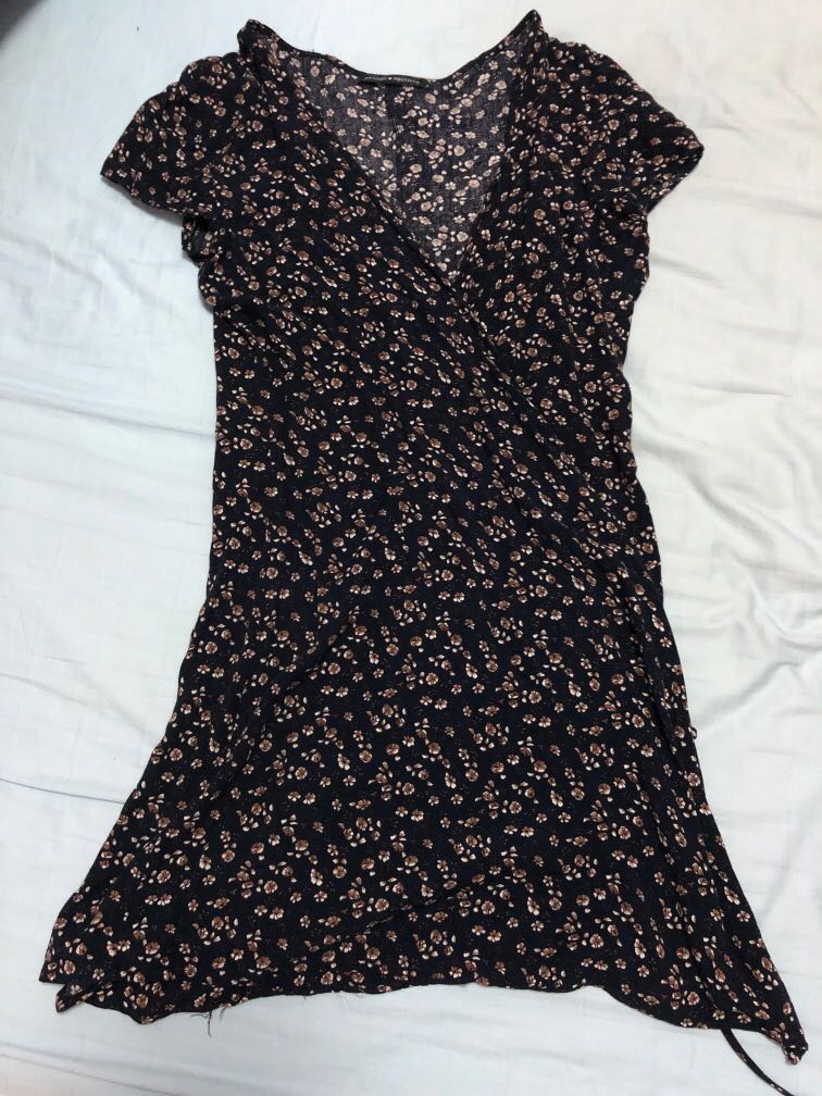 Brandy Melville Yellow Floral Robbie Dress, Women's Fashion, Tops,  Sleeveless on Carousell