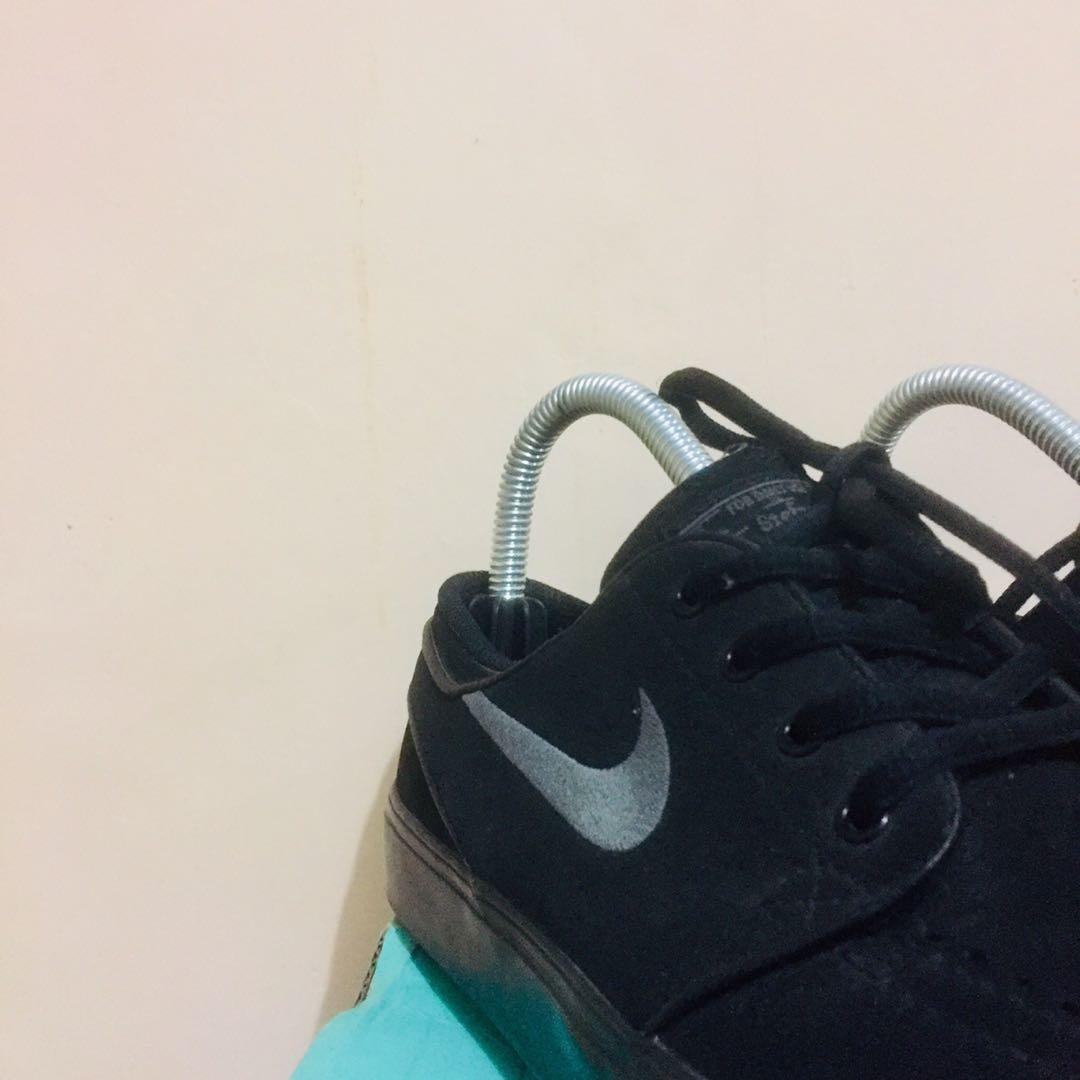 janoski triple black price