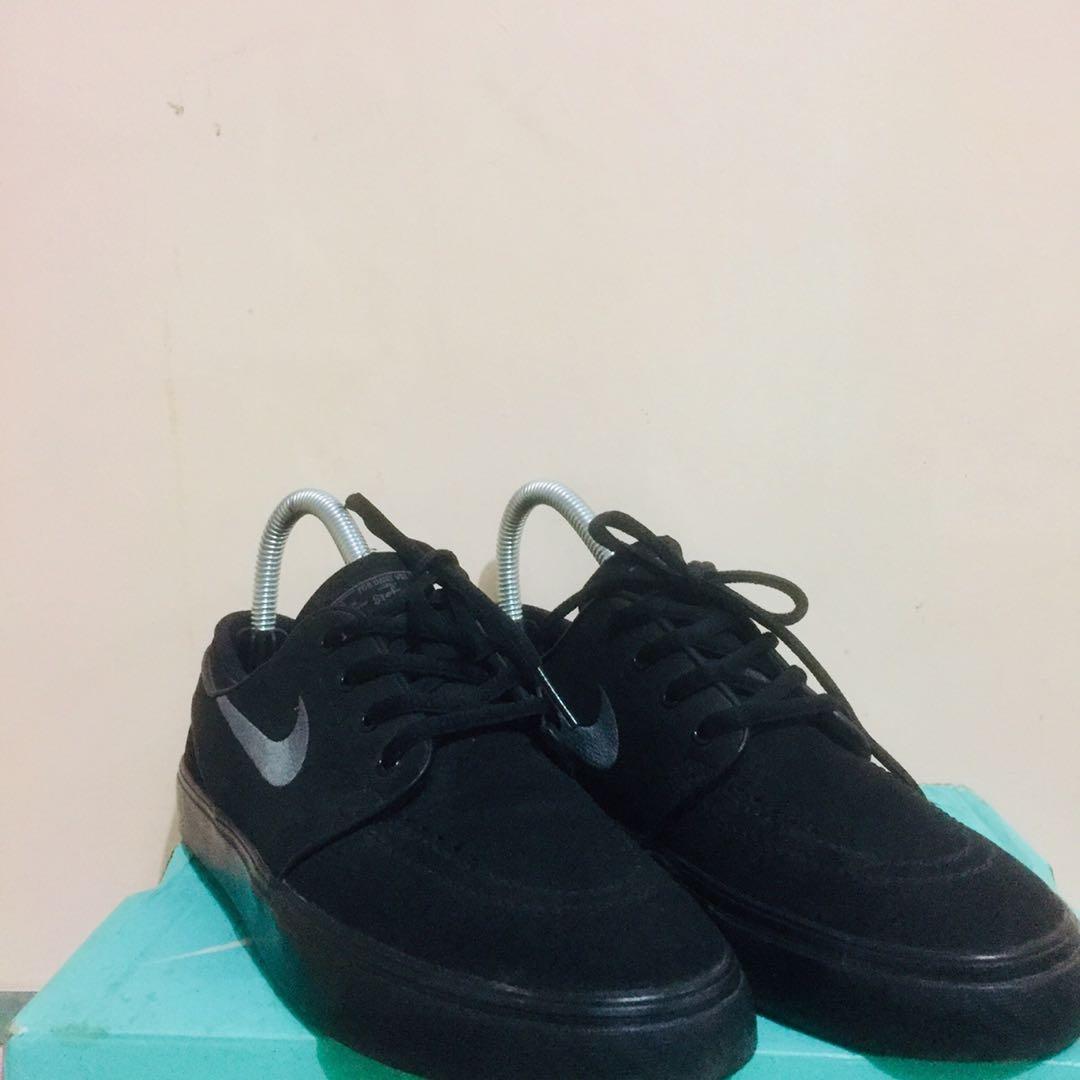 janoski triple black price