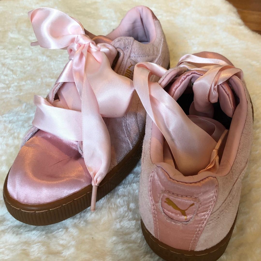 pink velvet pumas