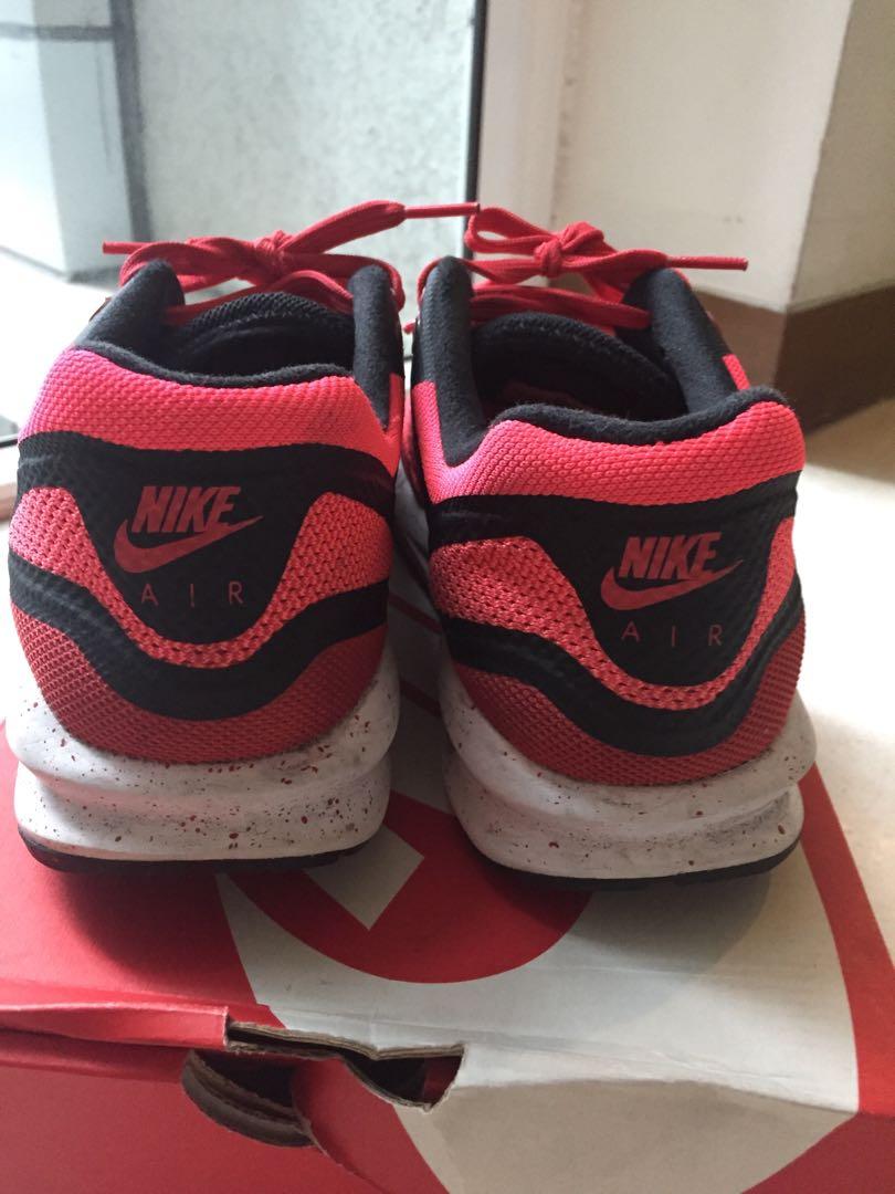 Nike airmax lunar 1 (Category: Sneakers) located in San Juan City. Submitted by limandreww (Listing ID 241134206, Image 3). Description: Nike airmax lunar 1 Pink/Black/Fusia Size 8 wmns Used, wearable condition 7.5/10 condition guaranteed legit!.