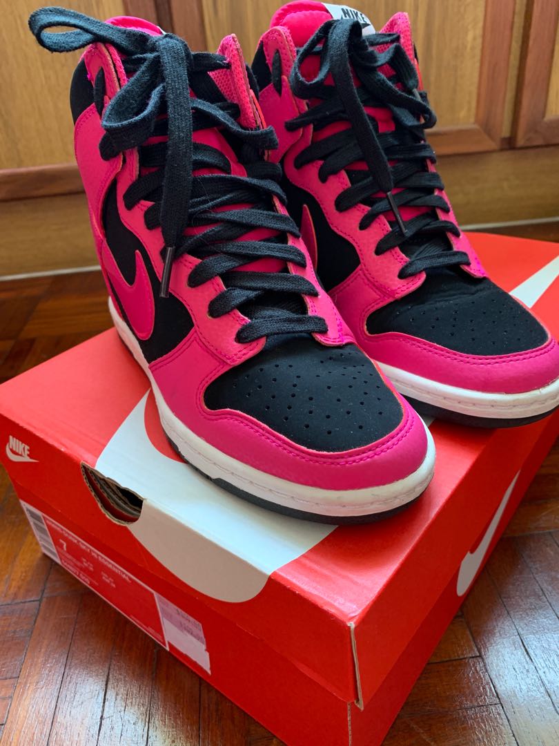 Nike s WMNS DUNK SKY HI ESSENTIAL in black fire berry white Men s Fashion Footwear Sneakers on Carousell
