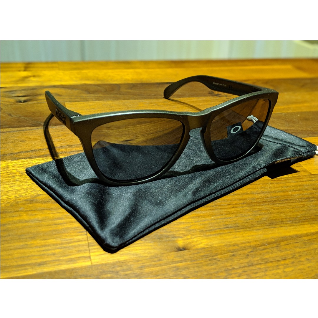 Oakley frogskins metal top