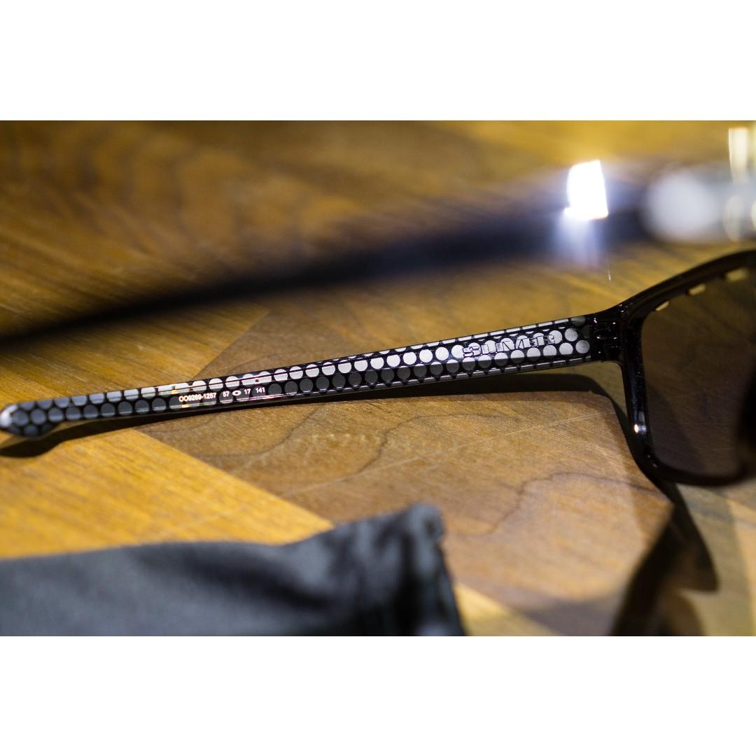 Oakley Sliver™ HALO Collection (Asia Fit) Sunglasses • Vented Chrome  Iridium Lenses • Polished Black Frame OO9269-1257