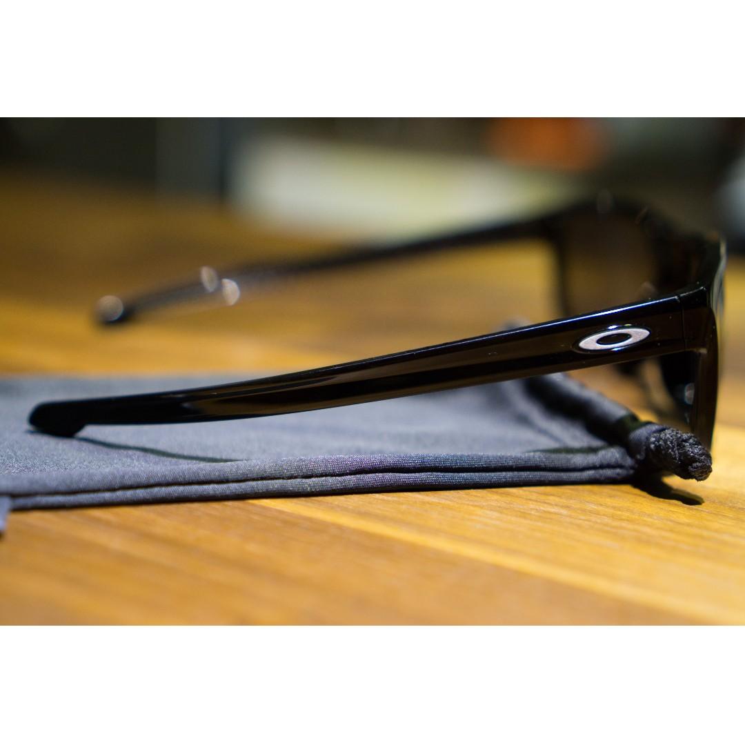 Oakley Sliver™ HALO Collection (Asia Fit) Sunglasses • Vented Chrome  Iridium Lenses • Polished Black Frame OO9269-1257