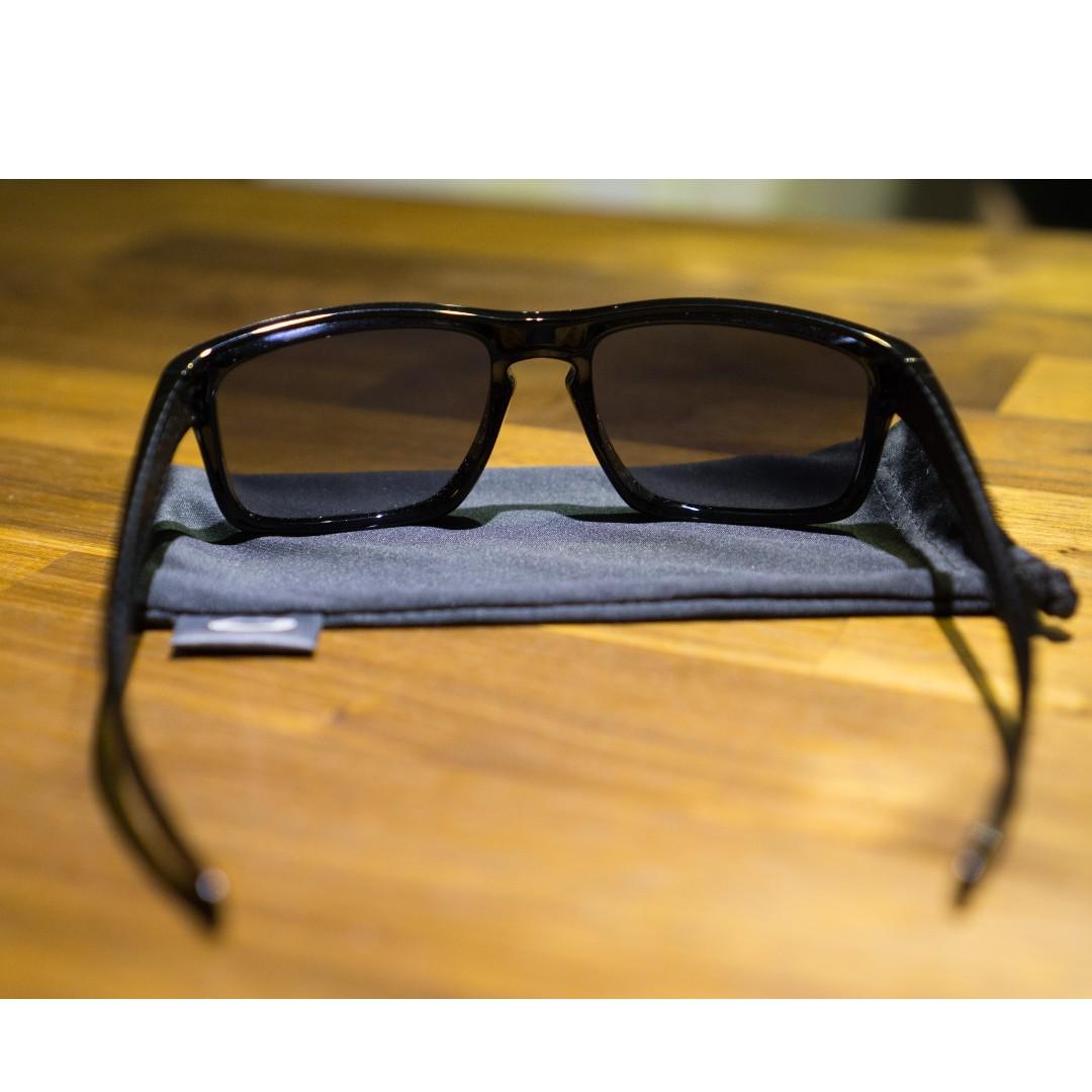 Oakley Sliver™ HALO Collection (Asia Fit) Sunglasses • Vented Chrome  Iridium Lenses • Polished Black Frame OO9269-1257
