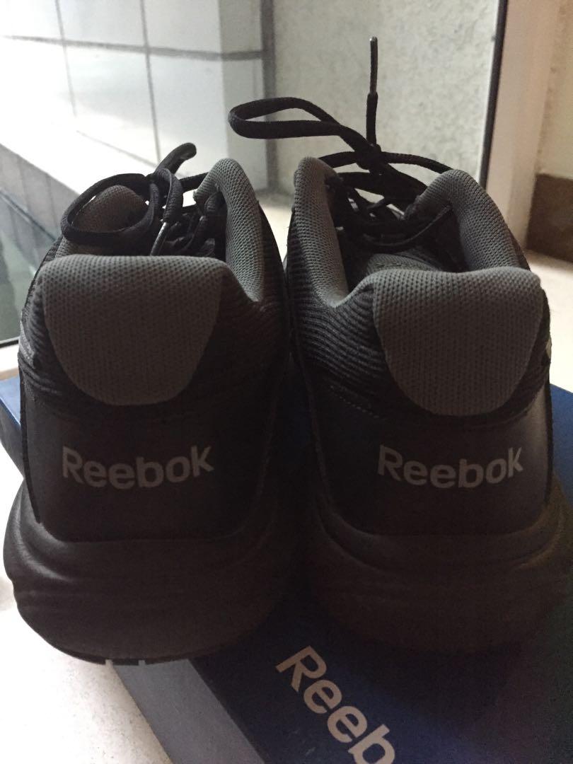 Reebok DMX max Reeroute (Category: Sneakers) located in San Juan City. Submitted by limandreww (Listing ID 241137532, Image 2). Description: Reebok DMX MAX Reeroute Triple black Size 9.5 mens Used couple of times 9/10 condition guaranteed legit.