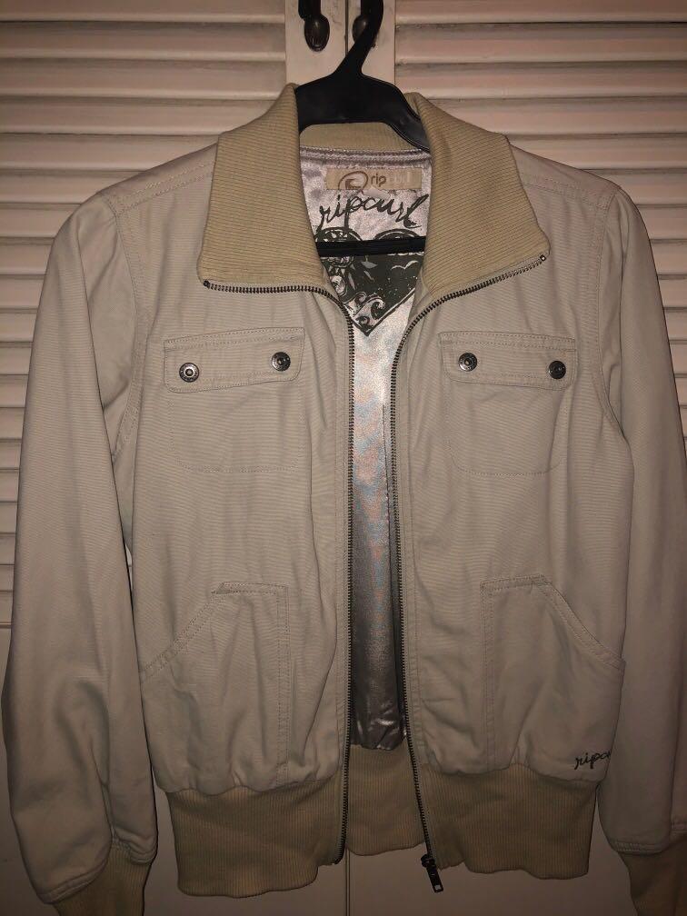 Ripcurl beige casual jacket (Category: Coats, Jackets and Outerwear) located in Muntinlupa City. Submitted by geepee21 (Listing ID 241178409, Image 1). Description: Bought in Australia many years back. 9/10 condition! Beige colour, perfect for cool weather. .