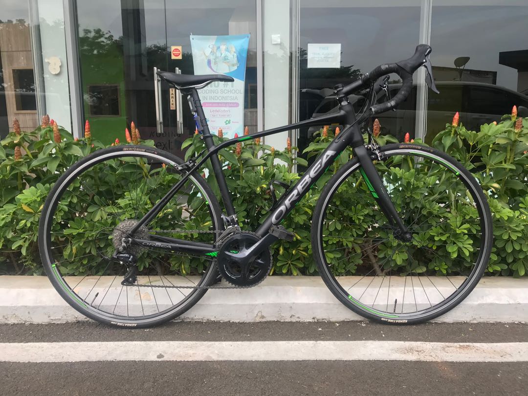 Roadbike Orbea Avant H50 warna hitam. Aluminium Olah Raga Sepeda