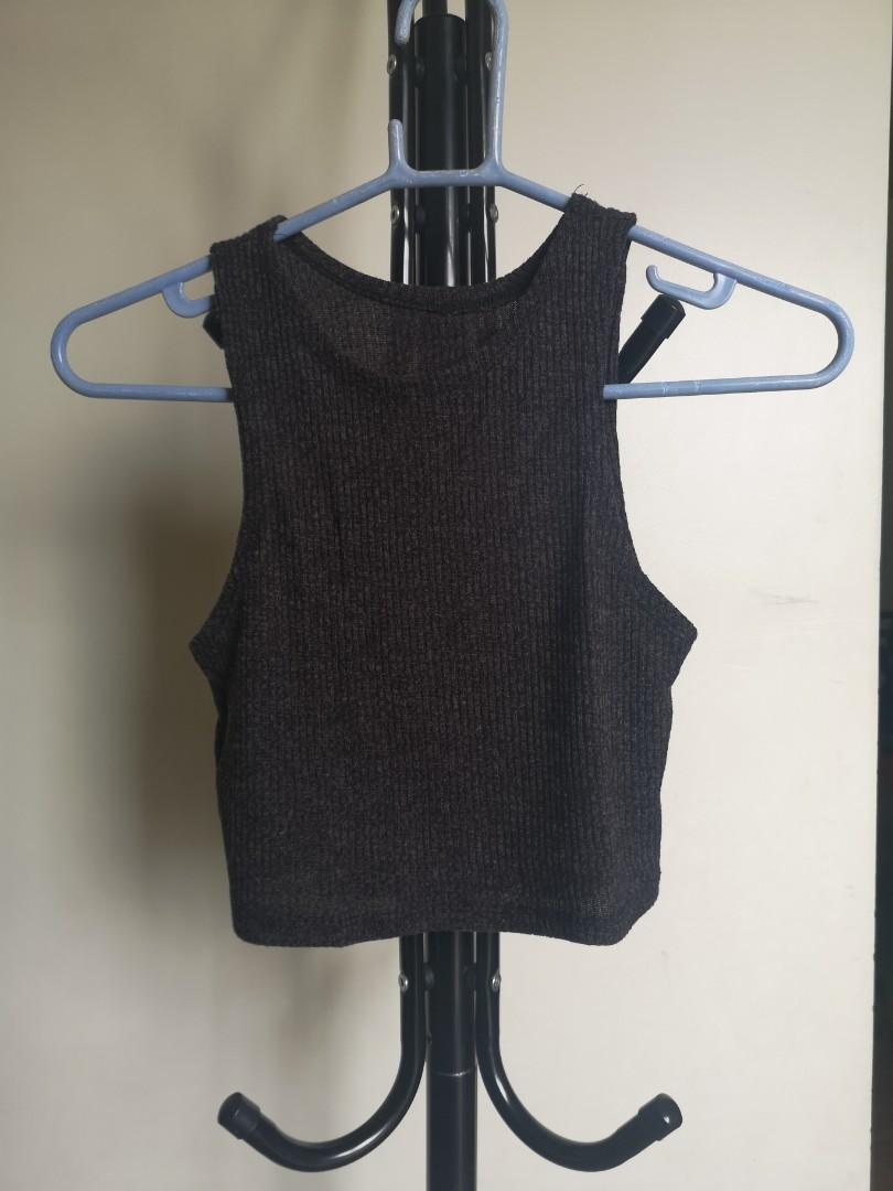 Sexy Black Croptop (Category: Sleeveless) located in Makati City. Submitted by jessearing (Listing ID 241100630, Image 1). Description: Selling Pre-loved croptop for an affordable price, rfs too small na for me gained weight.