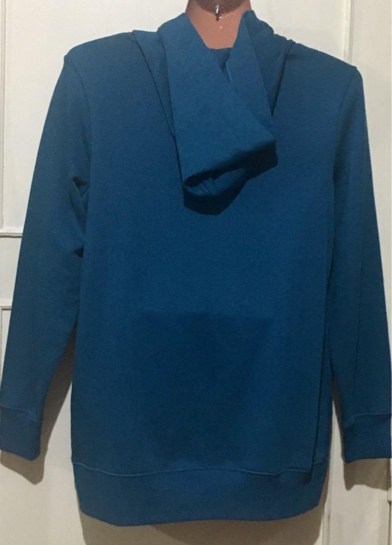 Authentic Old Navy Hoodie (Category: Coats, Jackets and Outerwear) located in Quezon City. Submitted by declutter_project (Listing ID 241342473, Image 3). Description: Fits XS - Medium body size.