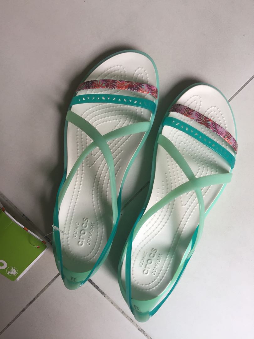 crocs sm aura