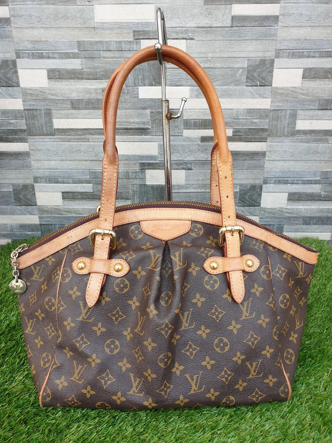 Lv bag (Category: Luxury Bags & Wallets) located in Cagayan de Oro. Submitted by hrvs.collection (Listing ID 241273666, Image 1). Description: # 13701 - P5,000 LV Tivoli Monogram GM gold hardware shoulder bag For more photos, pls visit my facebook page - UKAY UKAY HRVS COLLECTION - Smart# 0947 287 8910 Viber# 0917 794 3000.