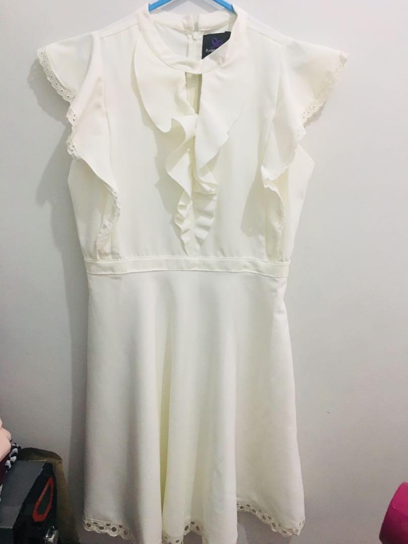 Plains&Prints White Dress (Category: Dresses) located in Bulacan. Submitted by infinity0818 (Listing ID 241403511, Image 1). Description: .
