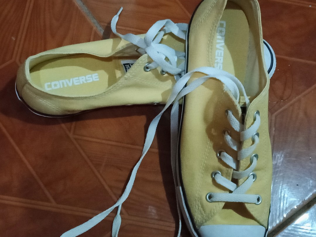 Selling my authentic converse shoes for 