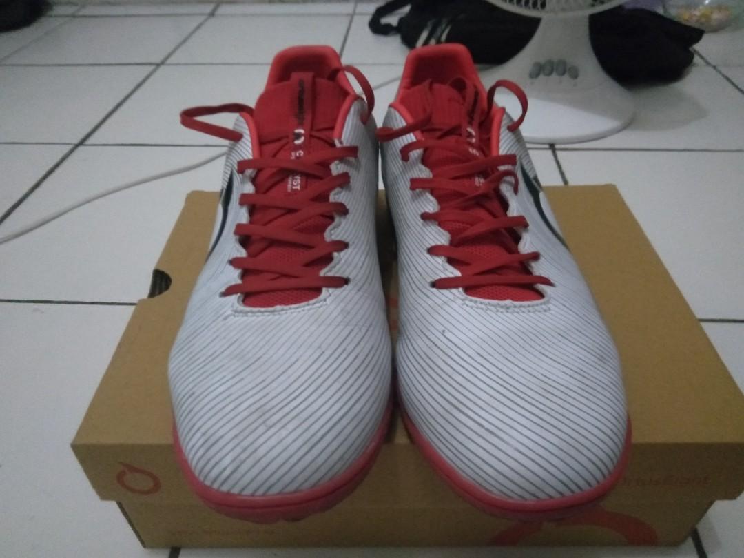 Sepatu Futsal Ortuseight Catalyst Oracle In Size 44 Olah Raga Perlengkapan Olahraga Lainnya Di Carousell