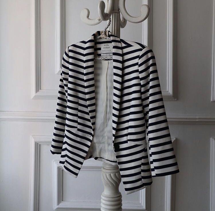 Stripes Blazer , warna biru putih, Fesyen Wanita, Pakaian Wanita, Baju