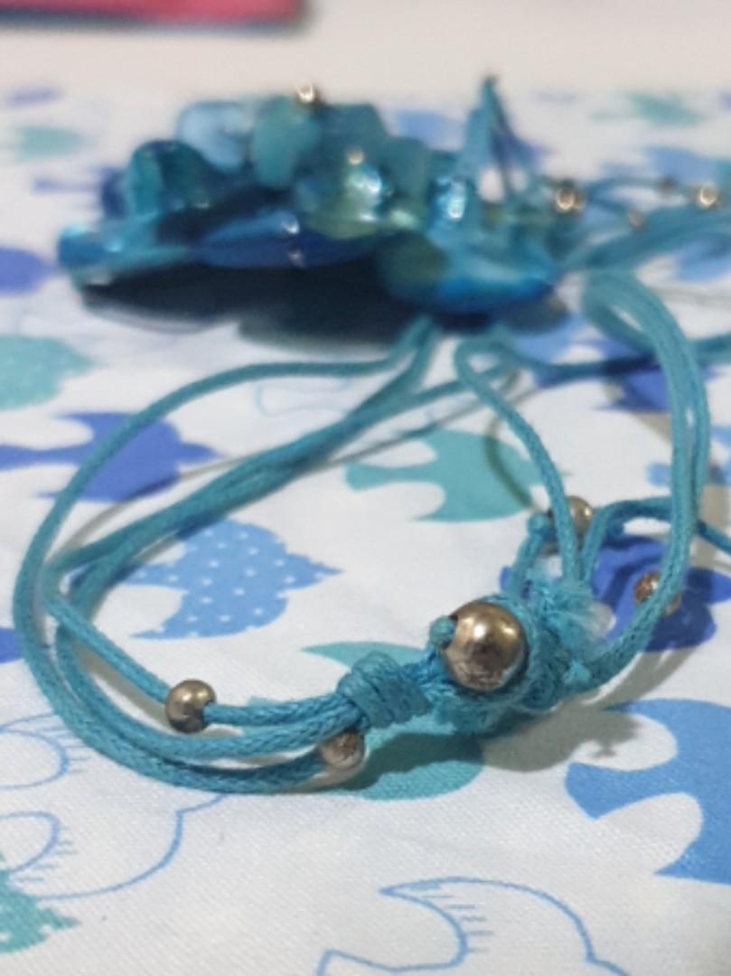 Turquoise-colored Flower Necklace (Category: Necklaces) located in Quezon City. Submitted by daaaaane (Listing ID 241215315, Image 3). Description: An aqua blue necklace featuring a six-petal flower with a mother-of-pearl finish. Secured by a loop and a silver bead on the back. The flower is held together by silver wires threaded through each petal. I might've worn this for my debut. Might've. Di ko na 100% maalala eh. 😂😂😂.