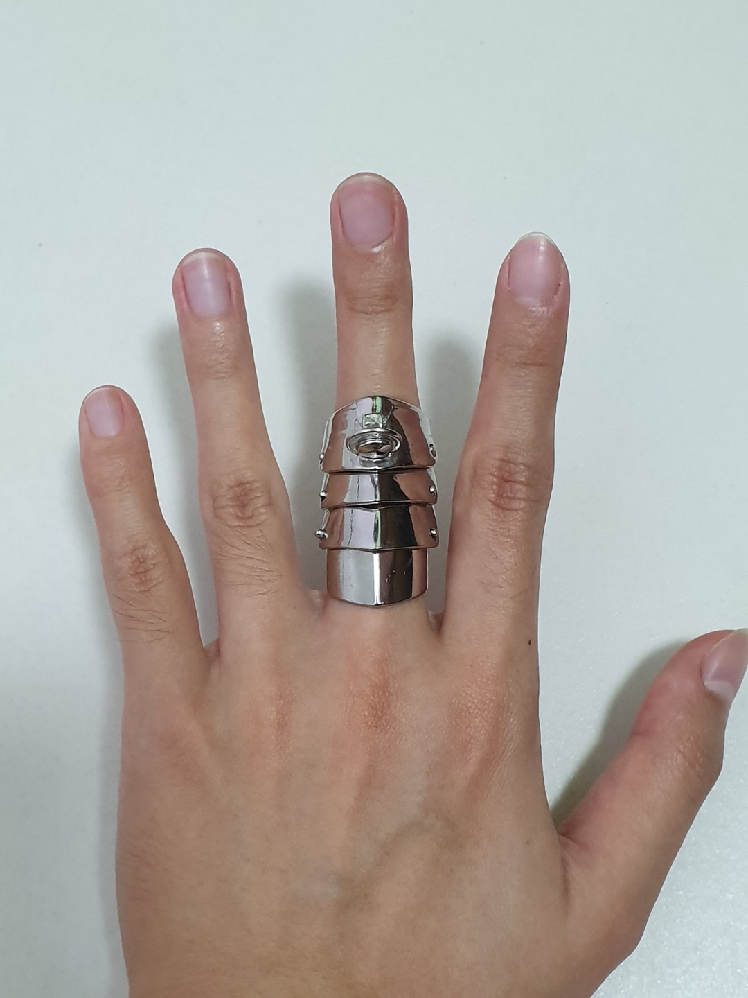 I was wondering if there are any fakes of this vivienne westwood armour ring?  And if anyone could LC This for me? Thanks : r/jewelry