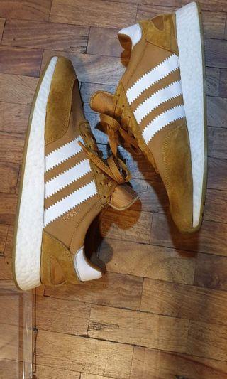 Two Iniki/I-5923 for 6.5k only. Size 11. 9/10 condition