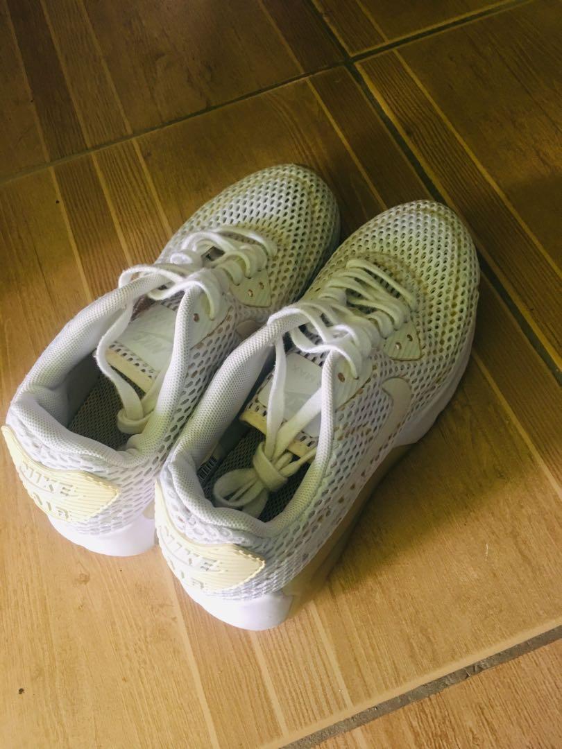 Airmax Shoes (Category: Sneakers) located in Marikina City. Submitted by fatsy2778 (Listing ID 241480827, Image 2). Description: May slight yellow due to washing po. .
