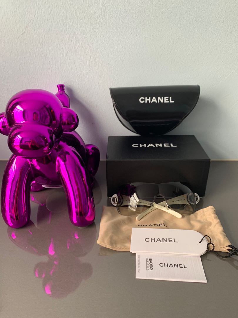 Authentic Chanel fashion sunshade, Women display picture 2