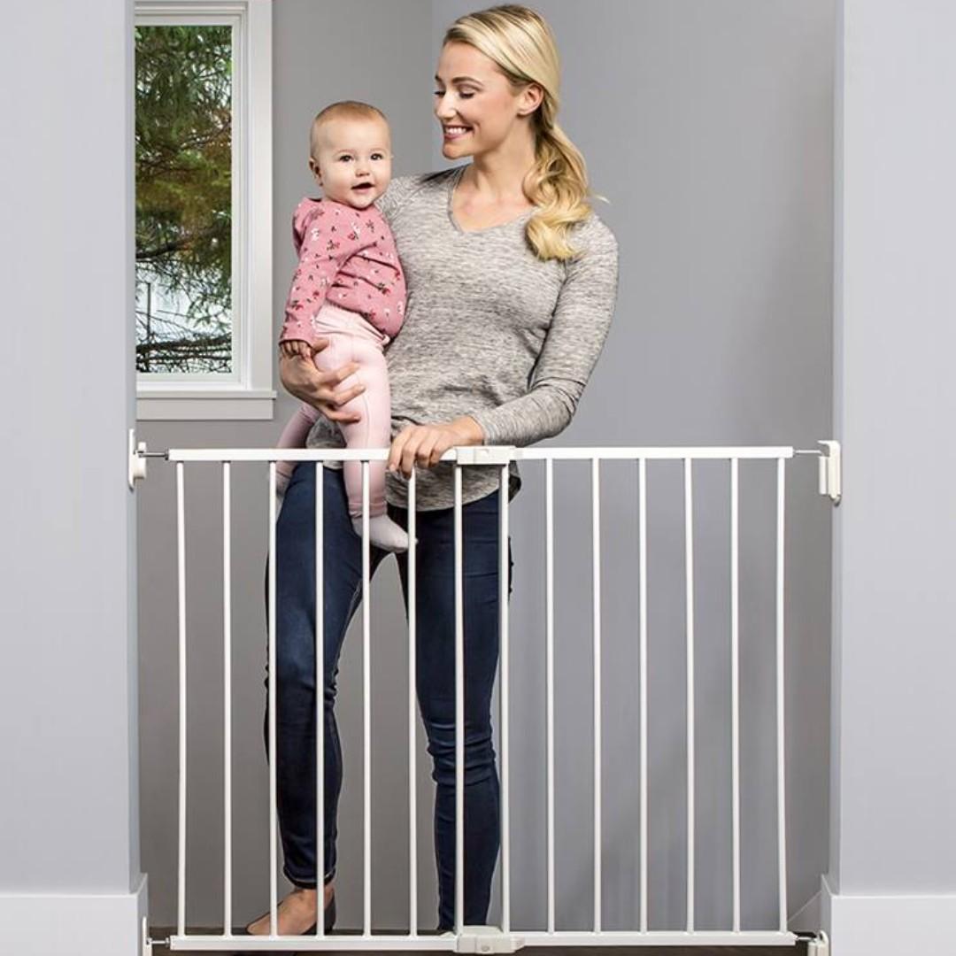 banister mount baby gate