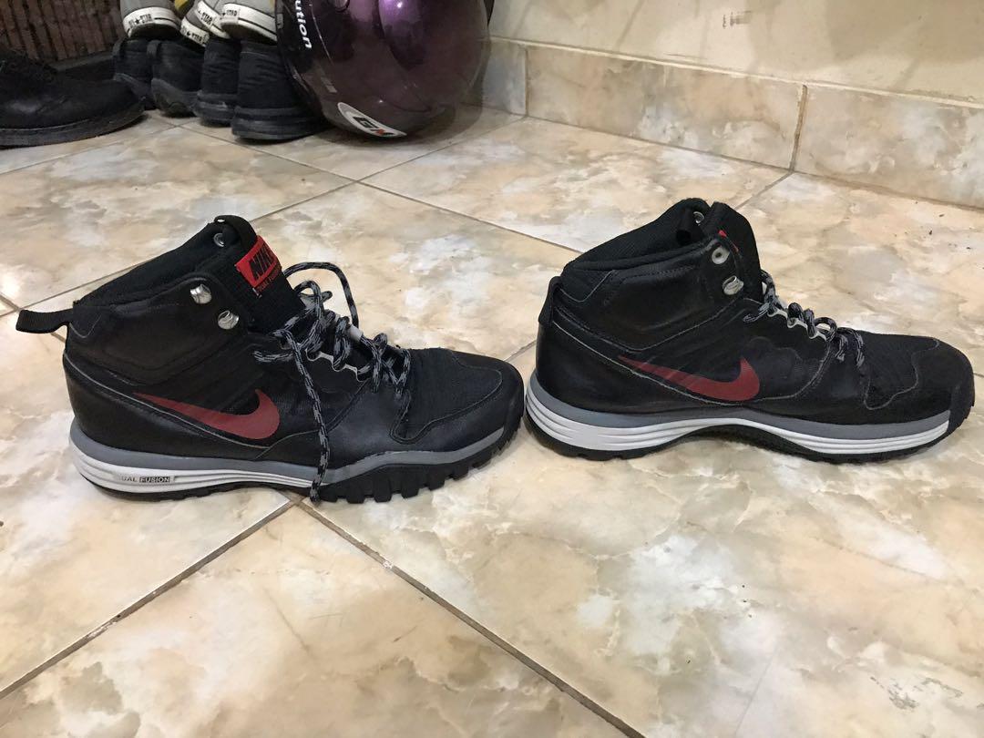 Sepatu nike dual fusion hills mid botas Fesyen Pria Sepatu