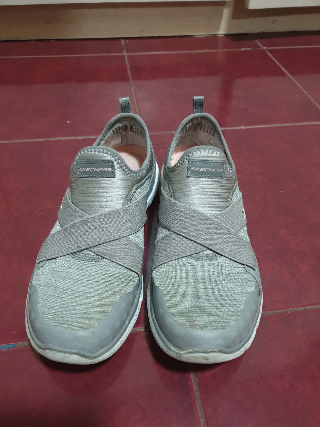 skechers memory foam sneakers