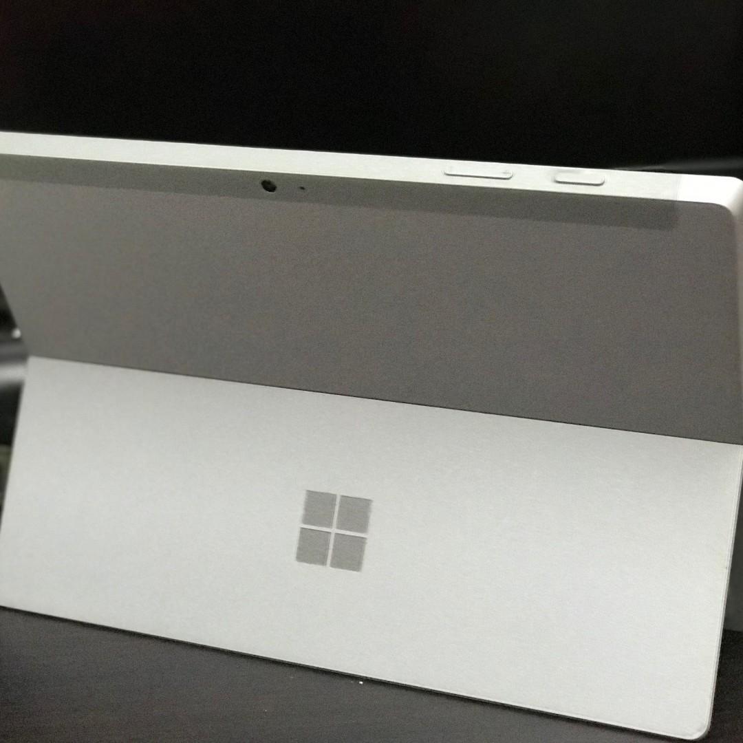 Surface 3 （分類：平板電腦 - iPad）位於 Hong Kong。 由 olicity 提交（商品編號 241512273，圖片 3）。簡介： 64GB SSD 4GB RAM version 9成5新, 用左唔夠10次 有用mon貼有用背貼 電池Cycle唔過30 跟Surface 2 Type cover, size唔係完全match但一樣用到 唔跟叉頭同線 大埔或鑽石山交收。