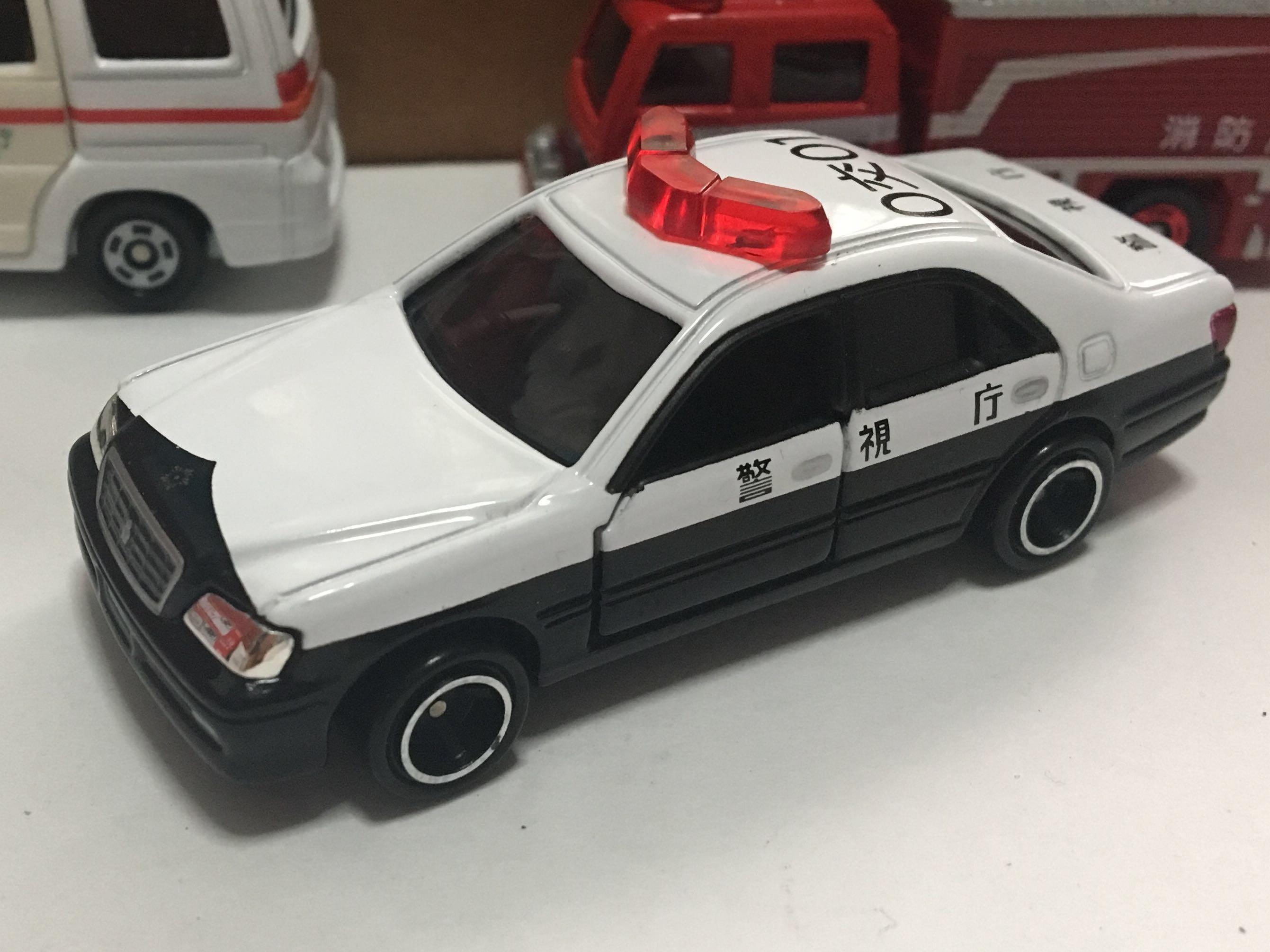 tomica toyota crown police car