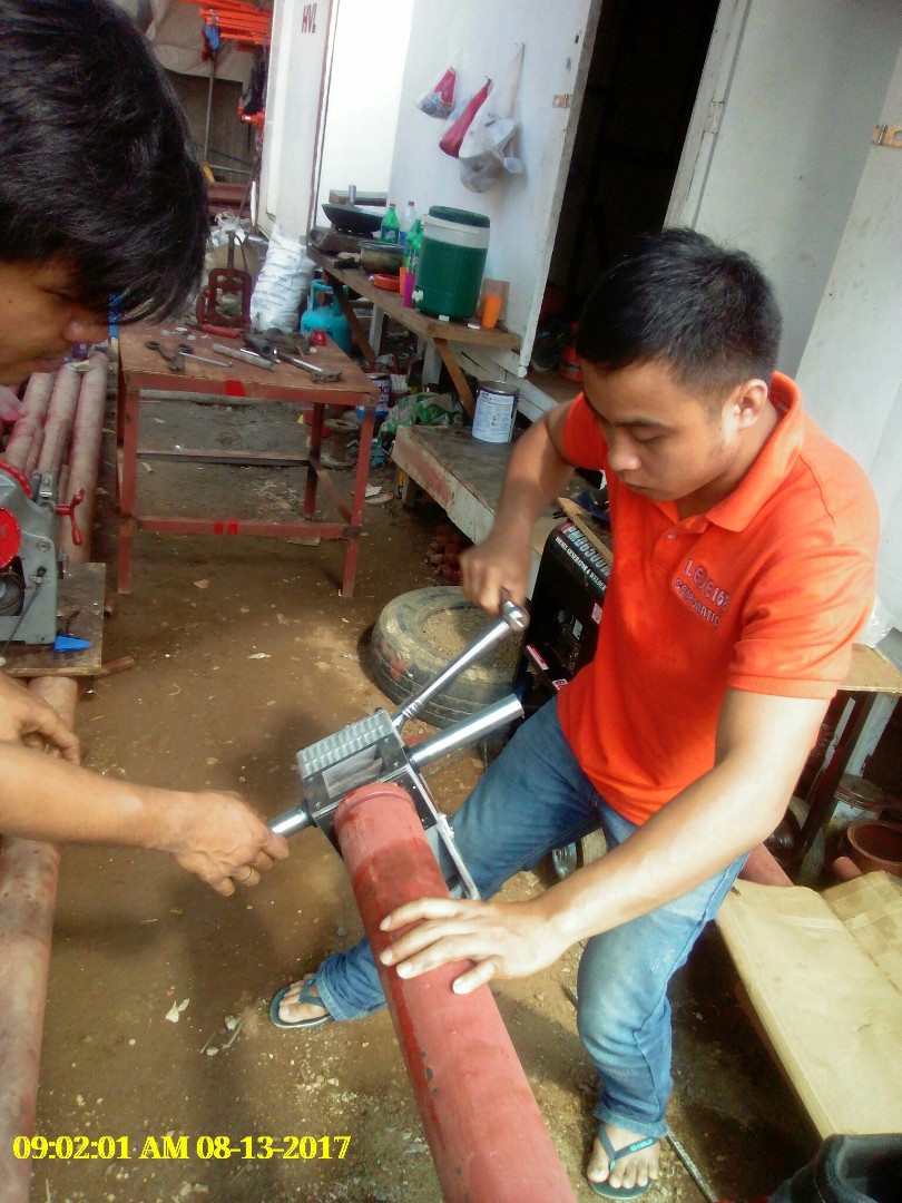 Tuwei manual pipe grooving machine, Commercial & Industrial