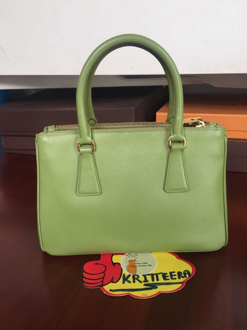 Used Prada Saffiano Lux Prato Size 25 Double Zip