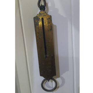 ANTIQUE WEIGHING SCALE