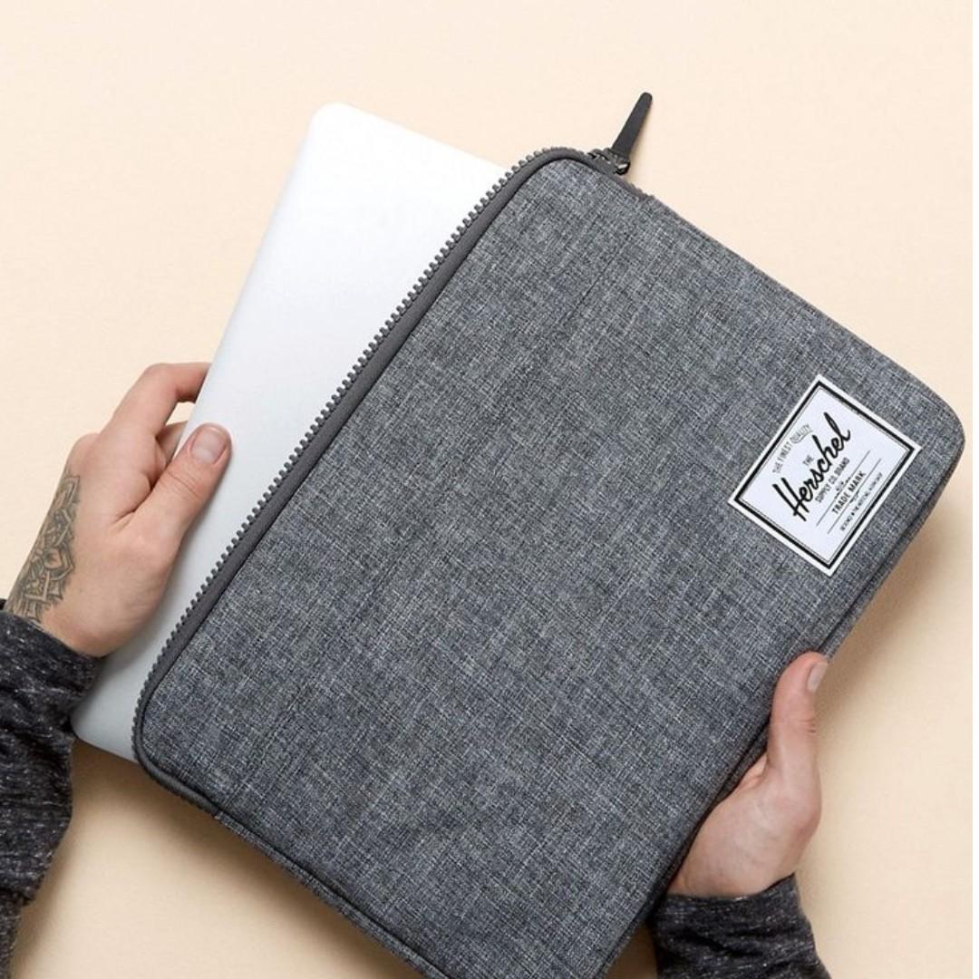 全新潮牌herschel Anchor Sleeve 13吋筆電包雪花灰macbook Air 比電收納包 電腦3c 電腦零件週邊在旋轉拍賣