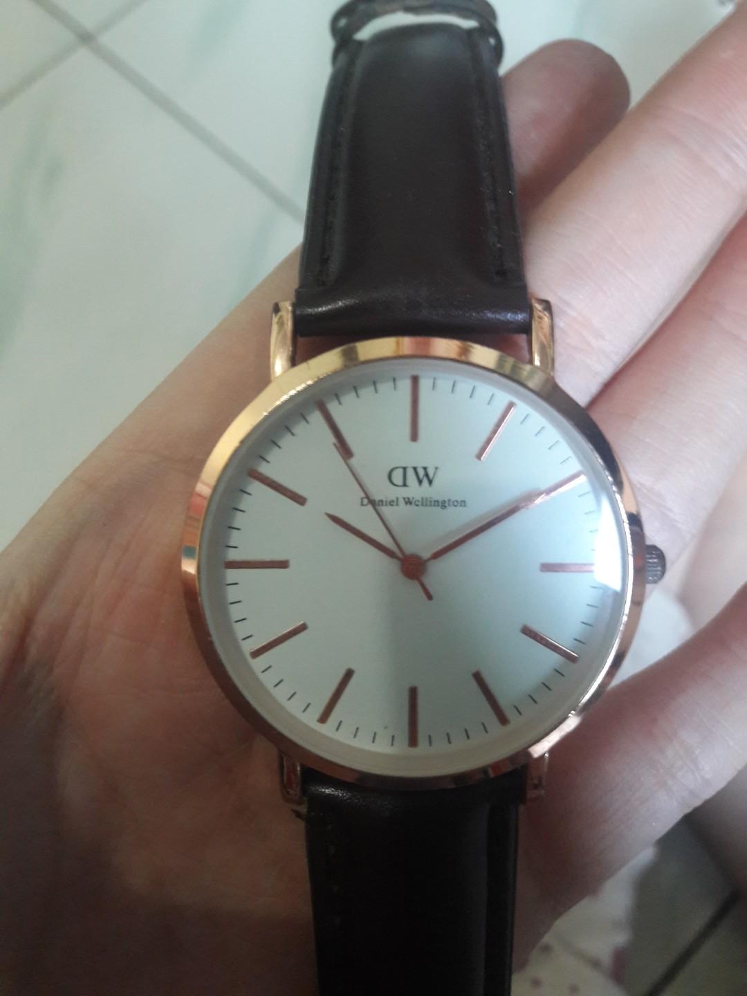 Perbedaan Jam Daniel Wellington Asli Dengan Palsu - Tips