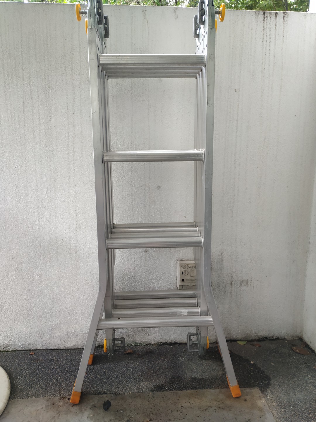 Everlast ladder outlet